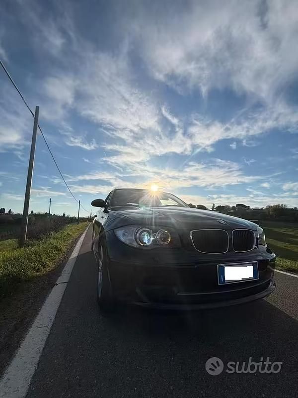 Usata BMW 116 122 CV (89 kW) 2008 Nero Utilitaria