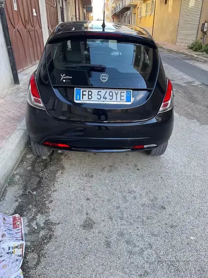 Usata Lancia Ypsilon 95 CV (69 kW) 2016 Nero Utilitaria