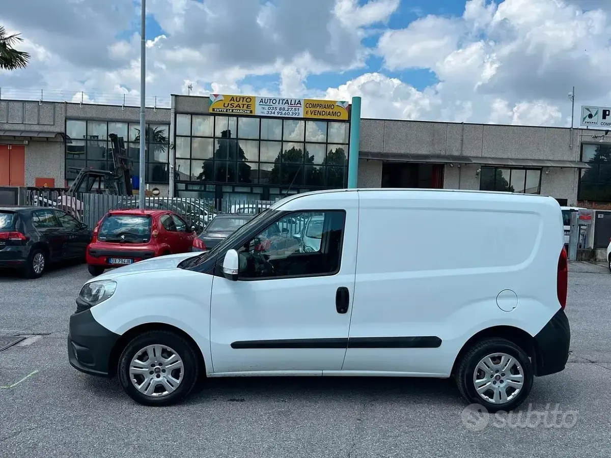 Usata Fiat Doblò 90 CV (66 kW) 2015 Bianco Monovolume