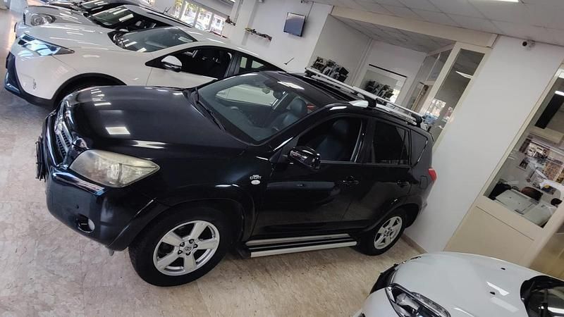 Nero Usata 2007 Toyota RAV4 Luxury SUV | 8500 € - Immagine 1/4
