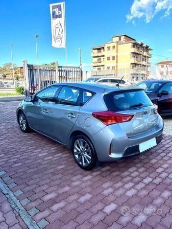 Usata Toyota Auris 99 CV (72 kW) 2013 Berlina
