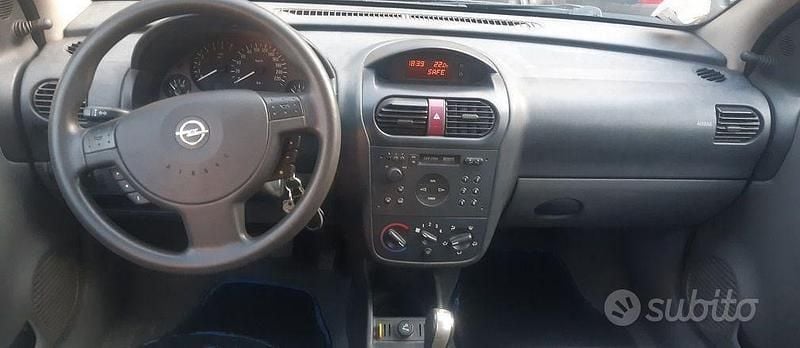 Usata Opel Corsa 75 CV (55 kW) 2001 Blu Utilitaria