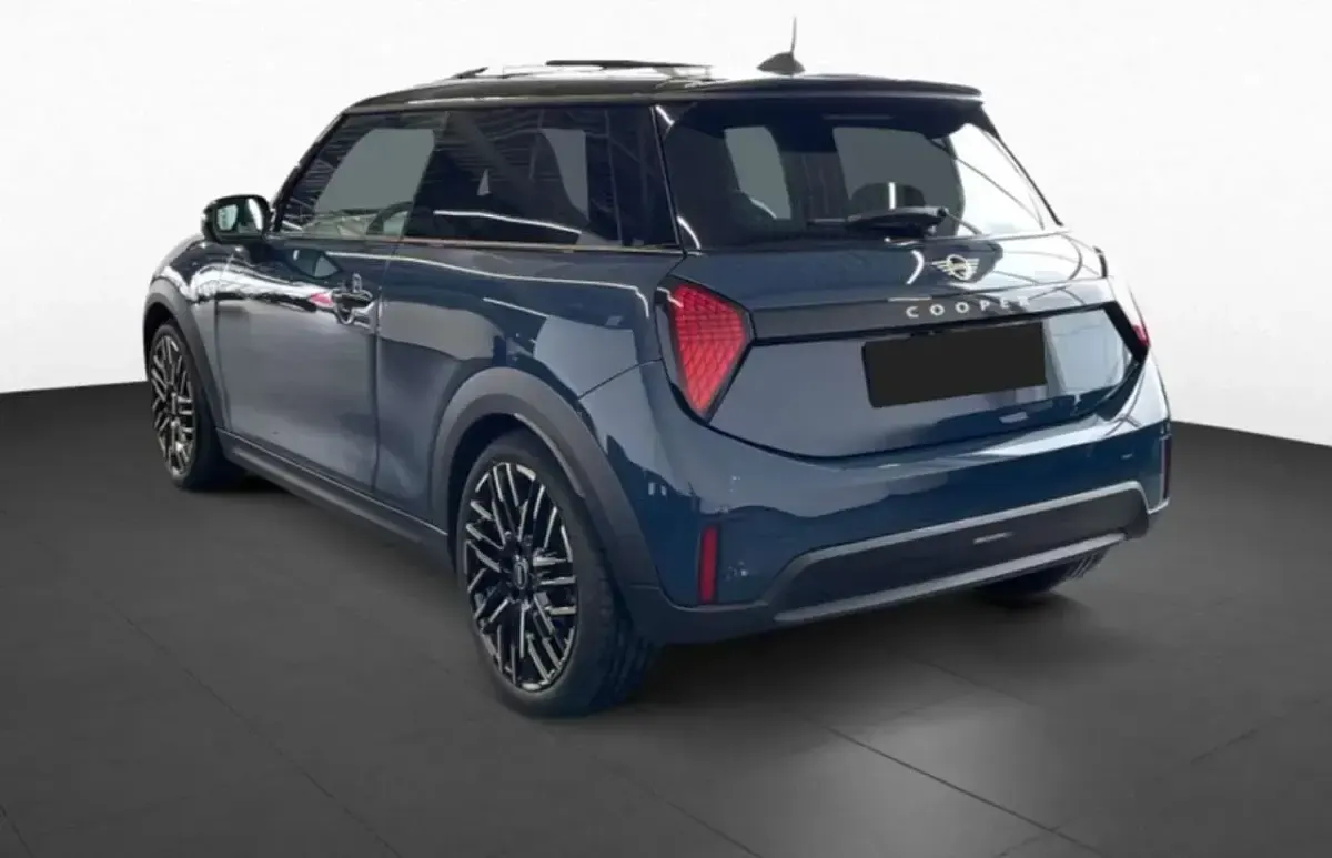 Usata Mini Cooper S Favoured 204 CV (150 kW) 2024 Blu/azzurro Utilitaria