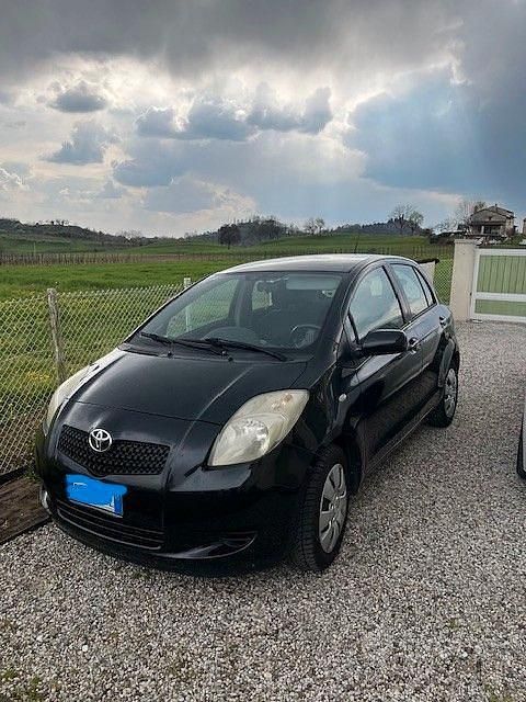Usata Toyota Yaris Sol 69 CV (50 kW) 2007 Nero Utilitaria