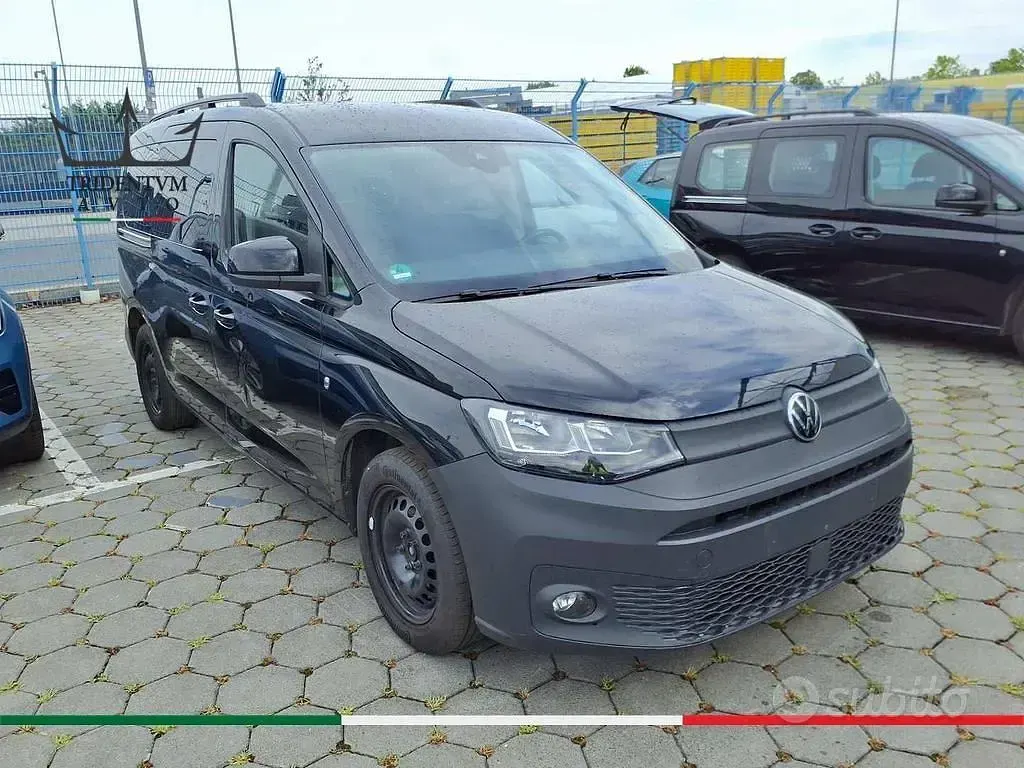 Usata VW Caddy 122 CV (89 kW) 2022 Nero Monovolume