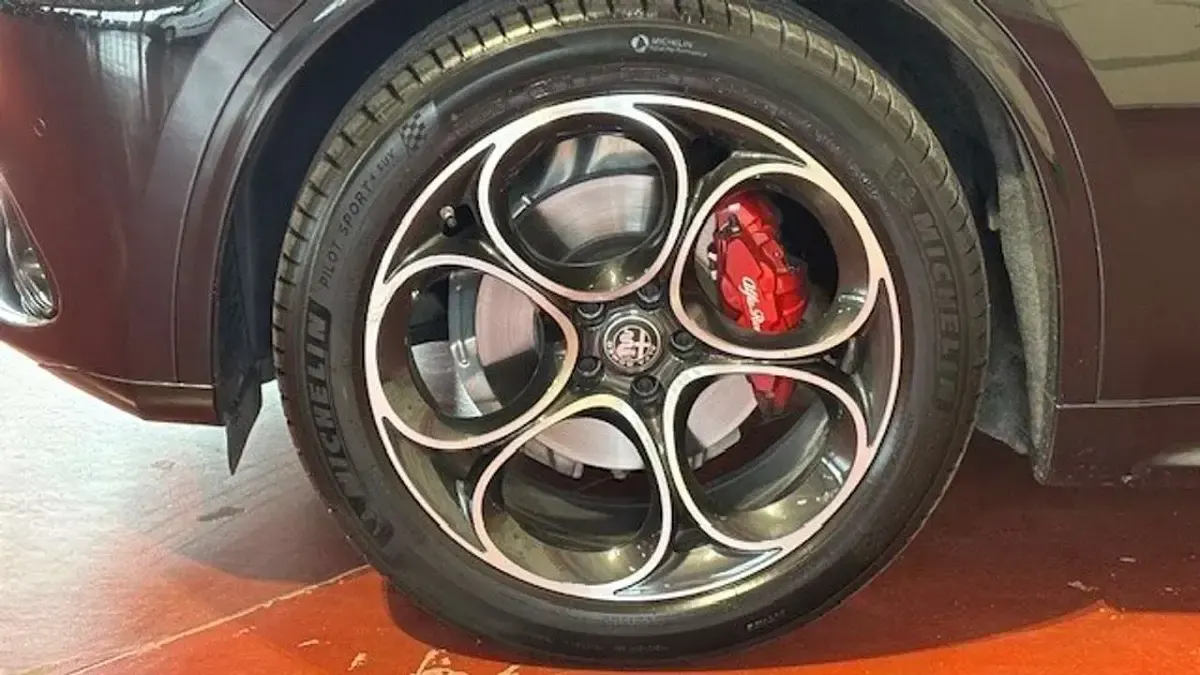 Usata Alfa Romeo Stelvio Veloce 209 CV (153 kW) 2025 Nero SUV