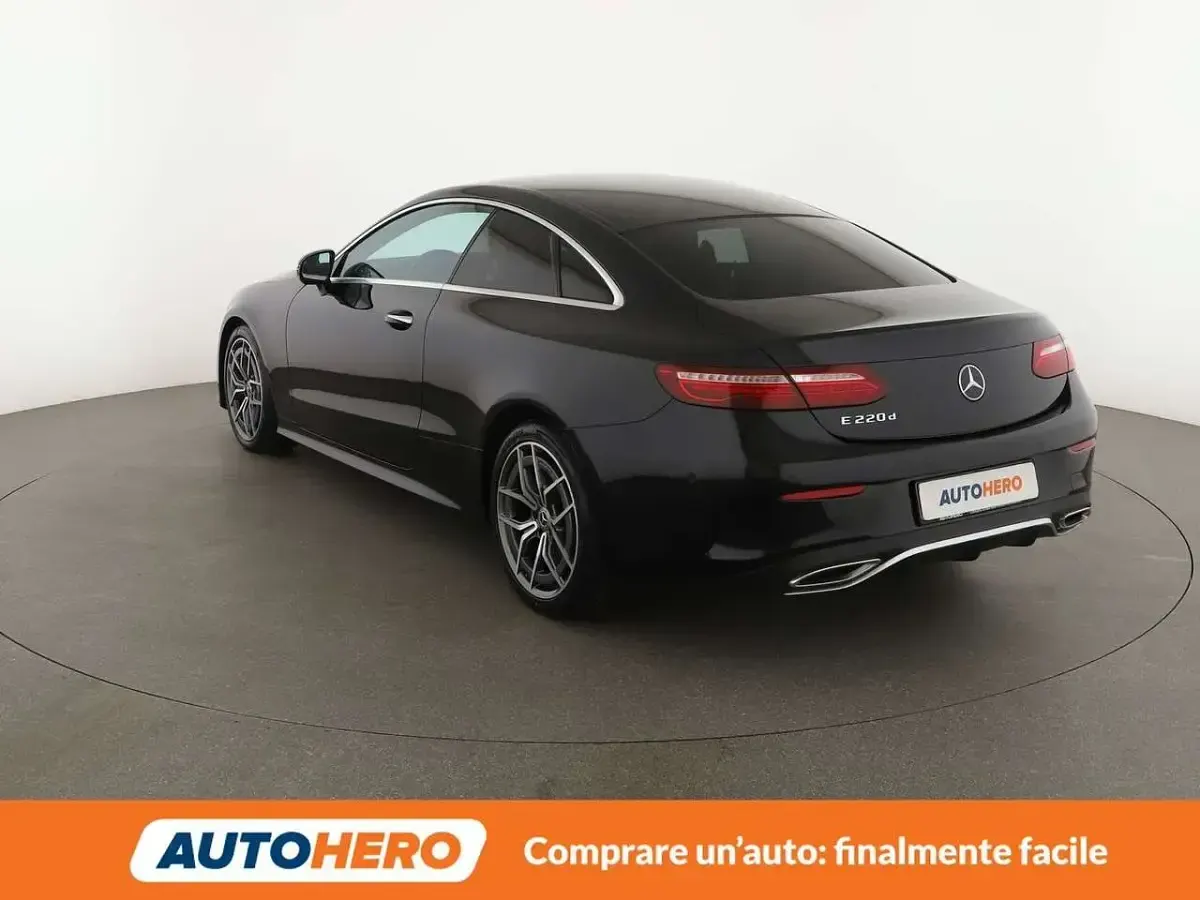 Usata Mercedes E220 Premium Plus 194 CV (142 kW) 2022 Nero Coupé