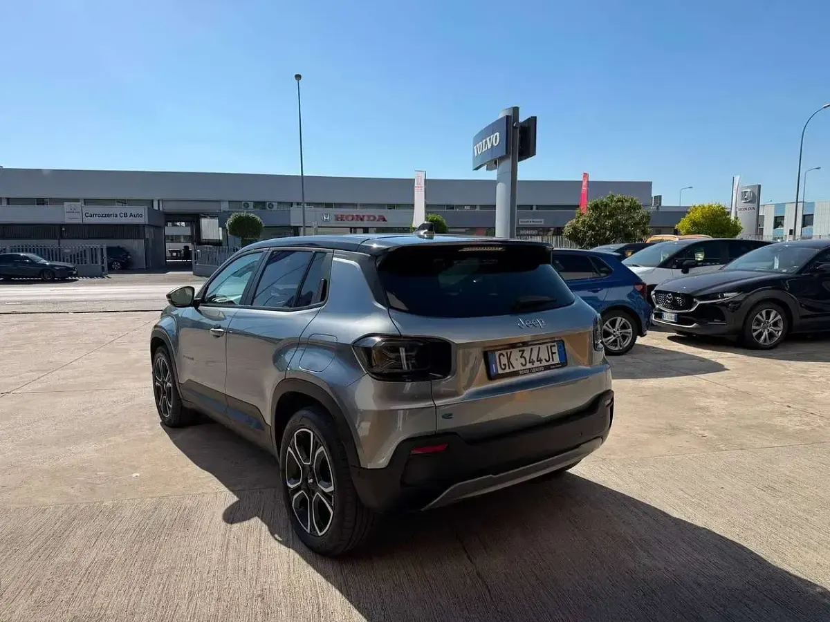 Usata Jeep Avenger EV Summit 61 kW (84 CV) 2023 Granite crystal metallic SUV