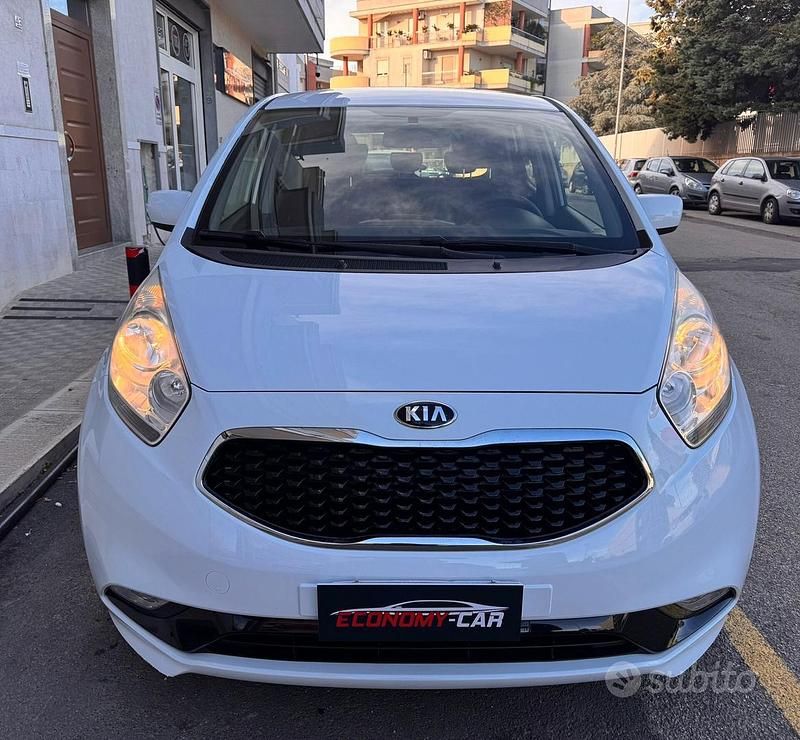 Bianco Usata 2015 Kia Venga Active Due volumi | 8000 € (Cara) - Immagine 1/4