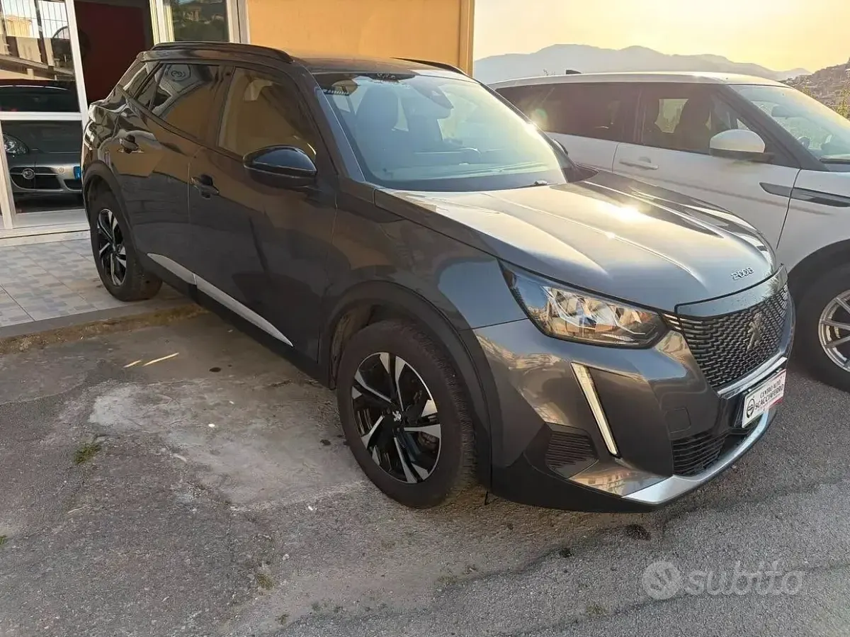 Usata Peugeot 2008 Allure 131 CV (96 kW) 2022 Grigio SUV