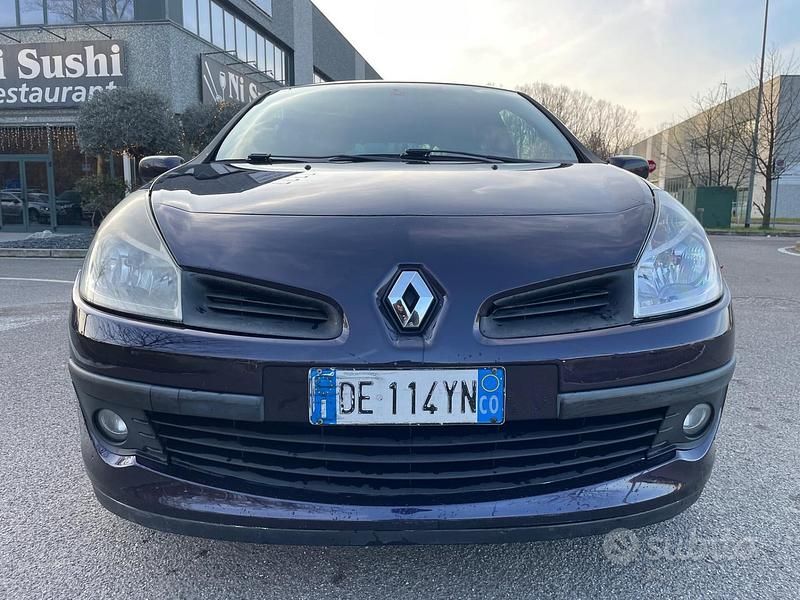 Usata Renault Clio II Dynamique 75 CV (55 kW) 2006 Blu Berlina