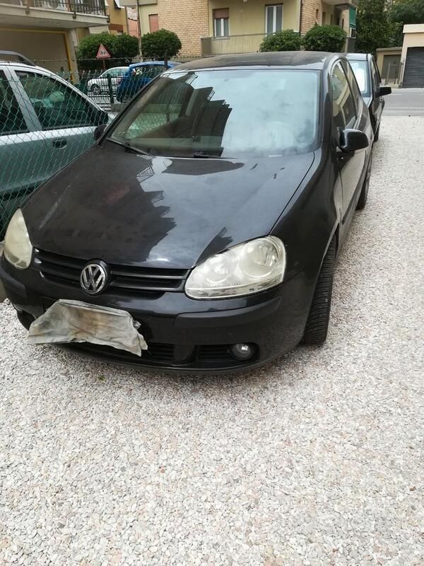 Usata 2005 VW Golf V Tre volumi | 3500 € (Buon prezzo) - Immagine 1/4