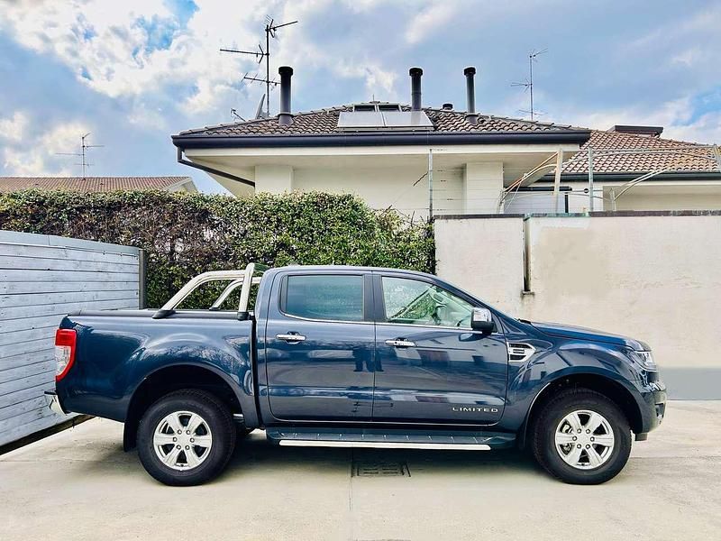 Usata Ford Ranger Limited 213 CV (156 kW) 2023 Sea grey Pick-up