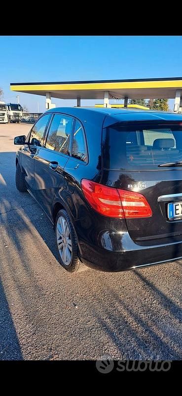 Usata Mercedes B180 108 CV (79 kW) 2014 Grigio Monovolume