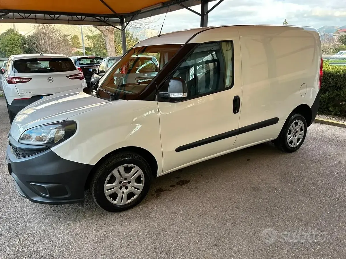 Usata Fiat Doblò Business 95 CV (69 kW) 2020 Bianco Monovolume