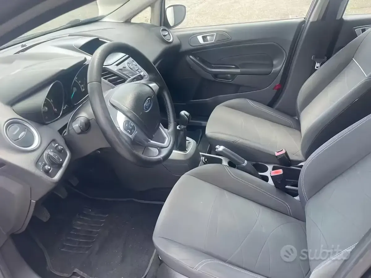 Usata Ford Fiesta 75 CV (55 kW) 2015 Utilitaria
