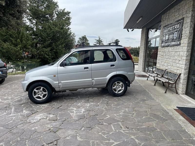 Usata Daihatsu Terios 83 CV (61 kW) 2000 Argento SUV