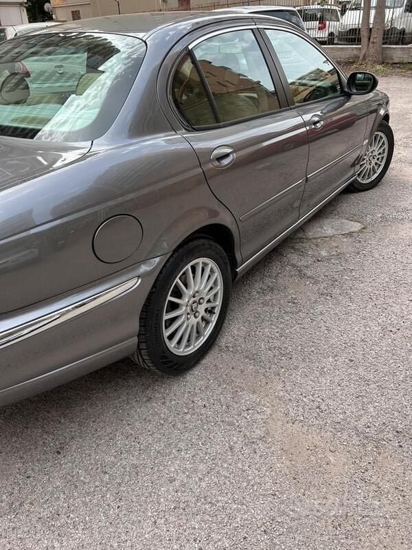 Usata Jaguar X-type Executive 196 CV (144 kW) 2007 Grigio Berlina