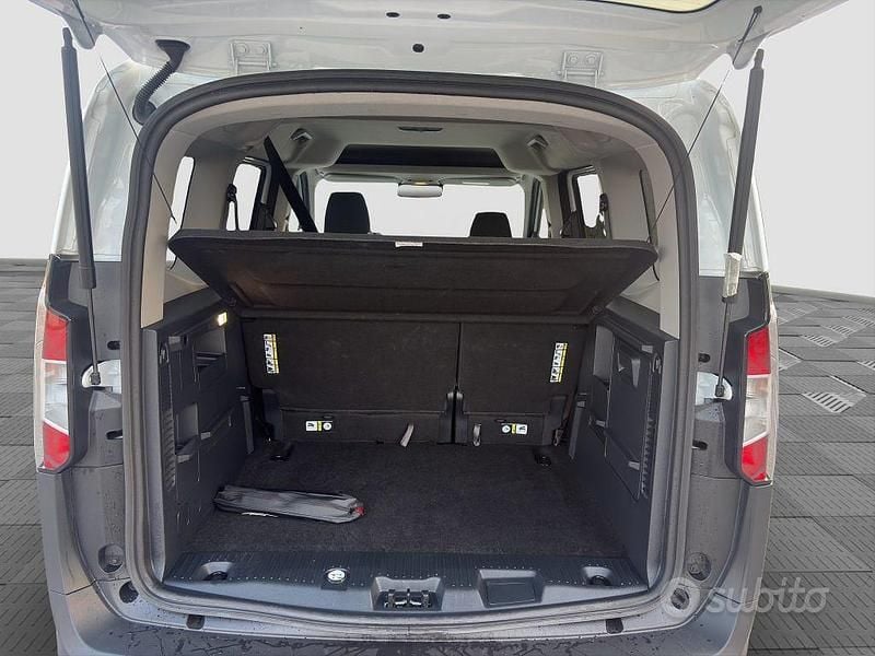 Usata Ford Tourneo Courier Titanium 123 CV (90 kW) 2025 Bianco Monovolume