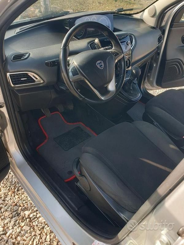 Usata Lancia Ypsilon 60 CV (44 kW) 2015 Utilitaria