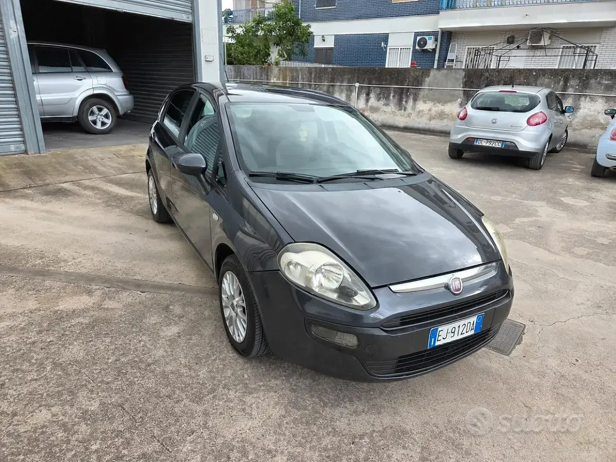 Usata Fiat Punto Evo Dynamic 69 CV (50 kW) 2011 Nero Utilitaria