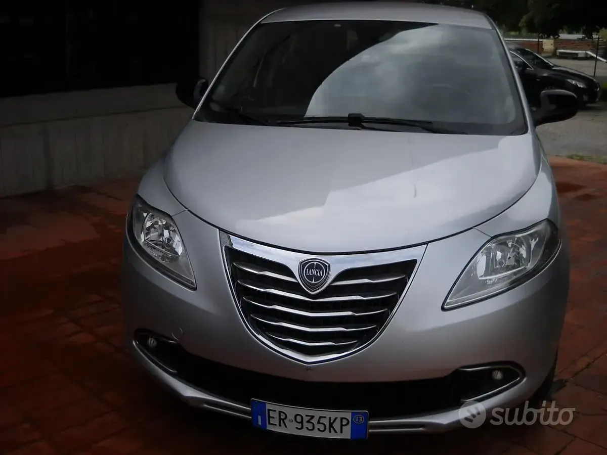 Usata Lancia Ypsilon Gold 85 CV (62 kW) 2013 Grigio Utilitaria