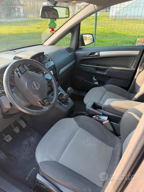 Usata Opel Zafira 150 CV (110 kW) 2012 Bianco Monovolume