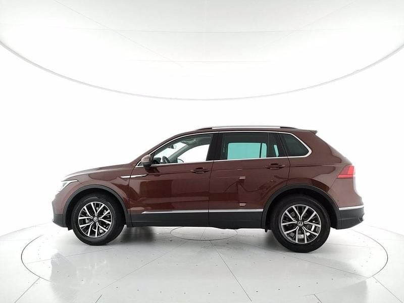 Gebraucht VW Tiguan Life 150 PS (110 kW) 2022 Braun SUV