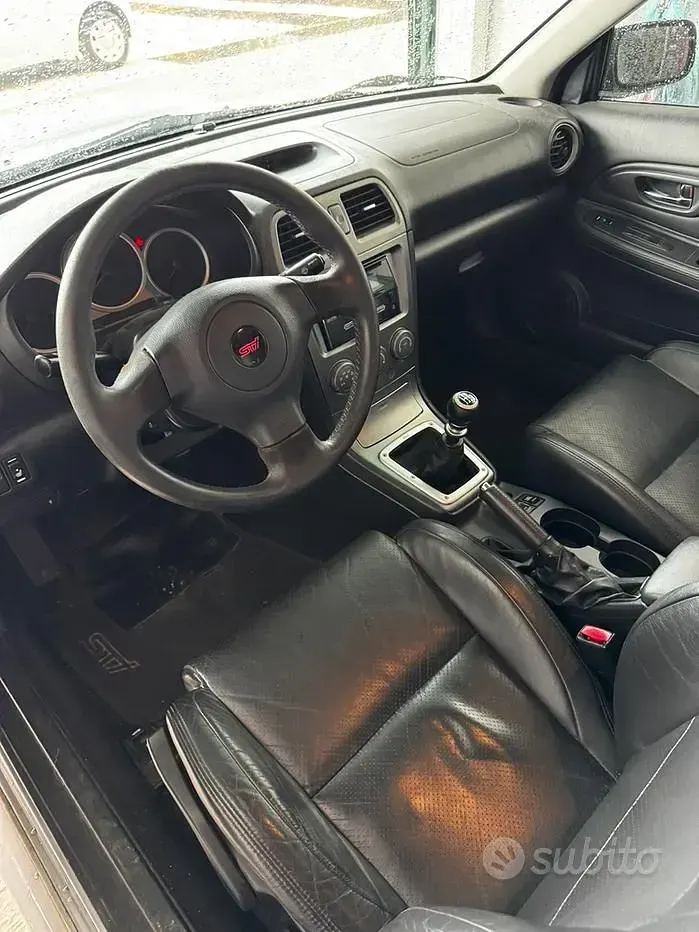 Usata Subaru Impreza 280 CV (205 kW) 2006 Grigio Berlina