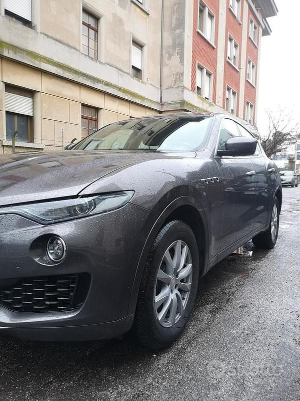 Usata Maserati Levante 250 CV (183 kW) 2017 Grigio SUV