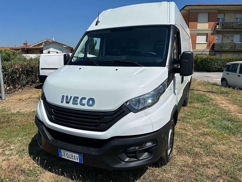 Bianco Usata 2022 Iveco Daily Furgone | 27.000 € (Buon prezzo) - Immagine 1/4