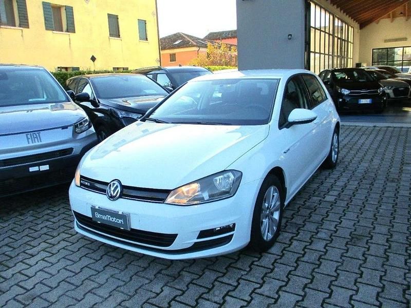 Bianco Usata 2015 VW Golf Comfortline Tre volumi | 7990 € (Ottimo prezzo) - Immagine 1/4
