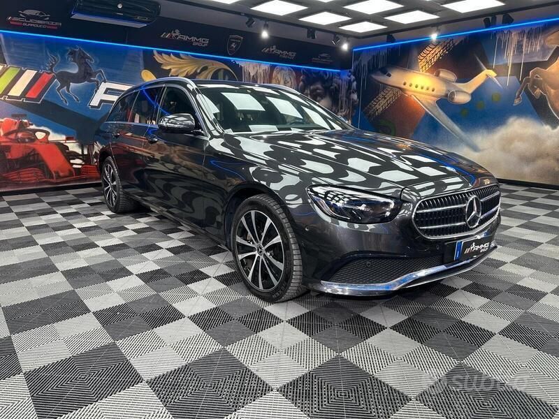 Usado Mercedes 300 Premium 194 CV (142 kW) 2020 Gris Familiar