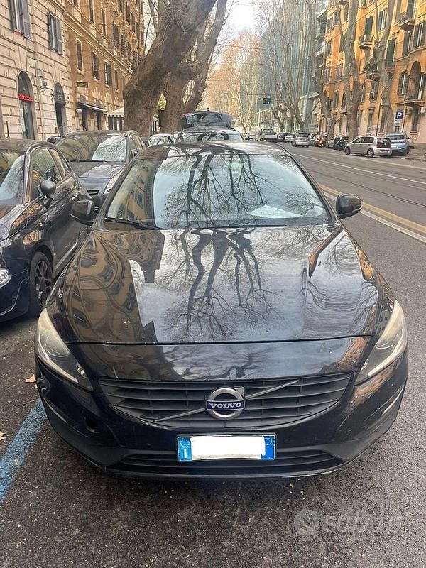 Usata Volvo V60 Business Edition 119 CV (87 kW) 2017 Nero Station wagon