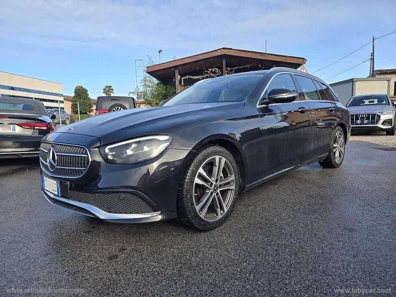Usata Mercedes E200 265 CV (194 kW) 2021 Nero Berlina