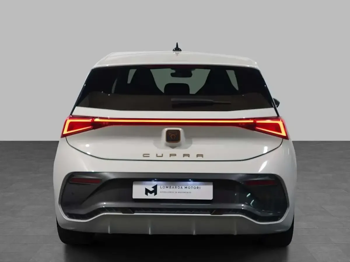 Usata Cupra Born e-Boost 169 kW (231 CV) 2023 Bianco nevada Utilitaria