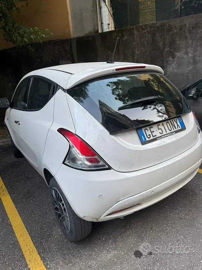 Usata Lancia Ypsilon 84 CV (61 kW) 2021 Bianco Utilitaria