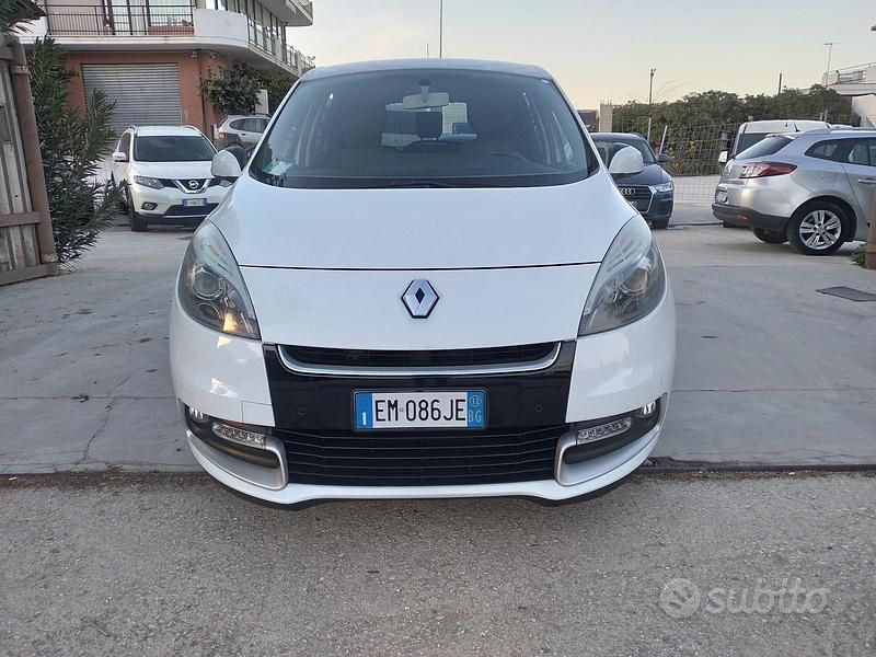 Usata Renault Scénic III Luxe 110 CV (80 kW) 2012 Bianco Monovolume