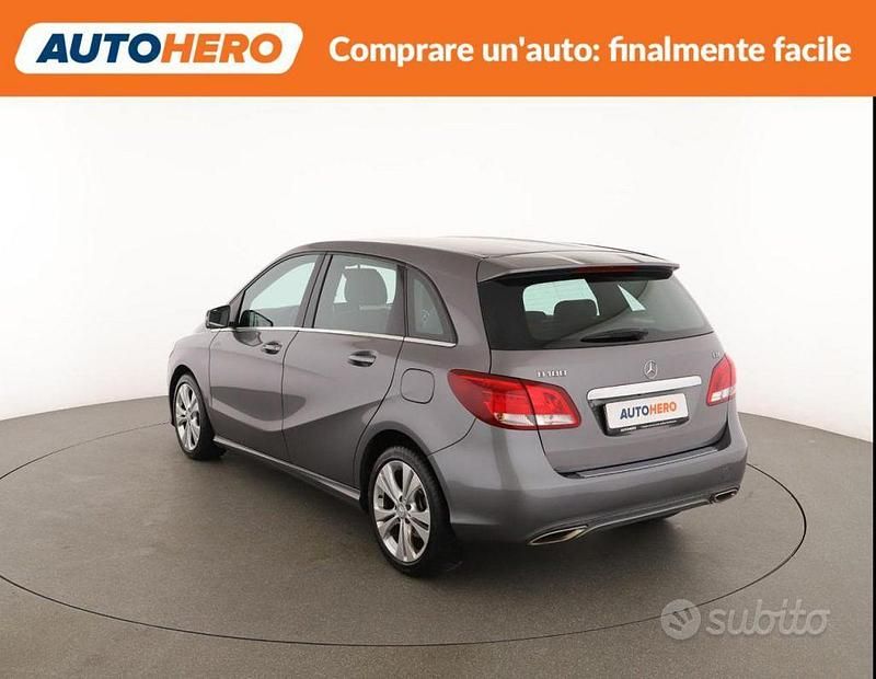 Usata Mercedes B180 109 CV (80 kW) 2015 Grigio Monovolume