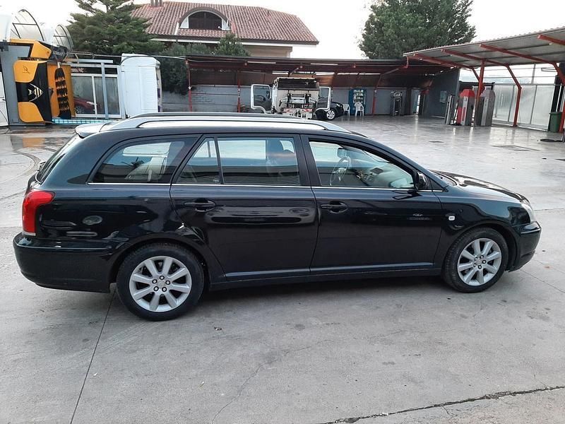 Usata Toyota Avensis 115 CV (84 kW) 2004 Nero Station wagon