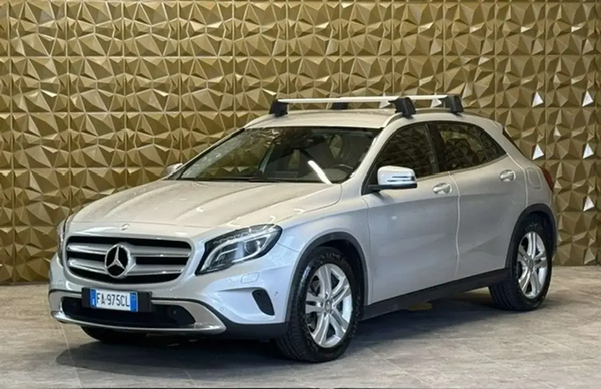 Usata Mercedes GLA220 170 CV (125 kW) 2015 Argento SUV