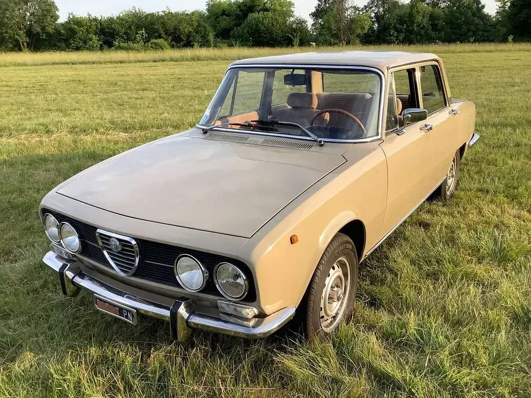 Usata Alfa Romeo 2000 131 CV (96 kW) 1972 Beige Berlina