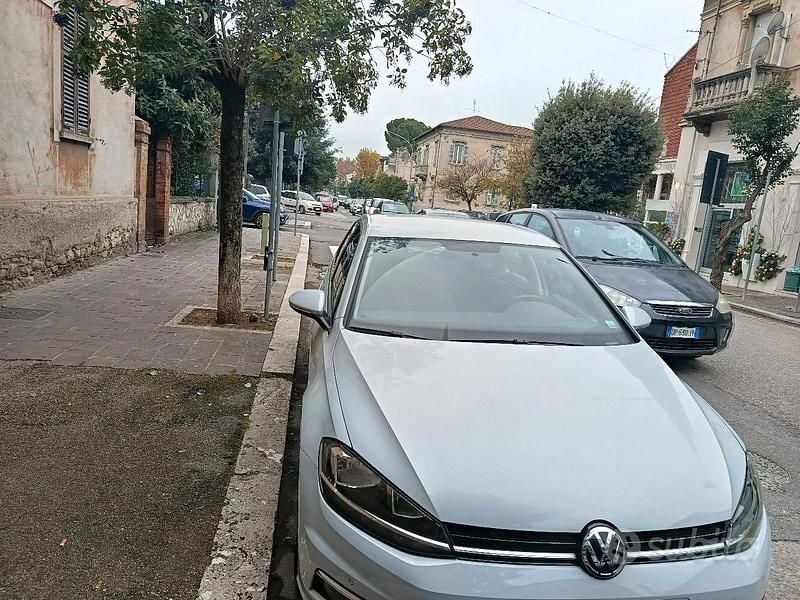 Usata 2018 VW Golf Tre volumi | 13.000 € - Immagine 1/4