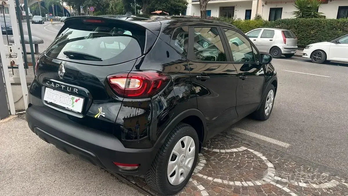 Usata Renault Captur Life 90 CV (66 kW) 2020 Nero SUV