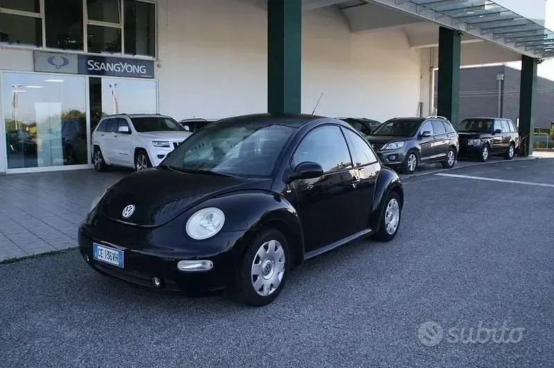 Usata VW New Beetle 102 CV (75 kW) 2003 Nero Utilitaria