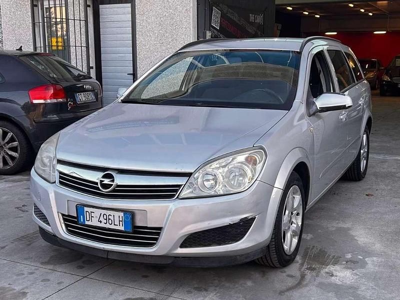 Argento Usata 2007 Opel Astra Cosmo Station wagon | 1490 € (Ottimo prezzo) - Immagine 1/4