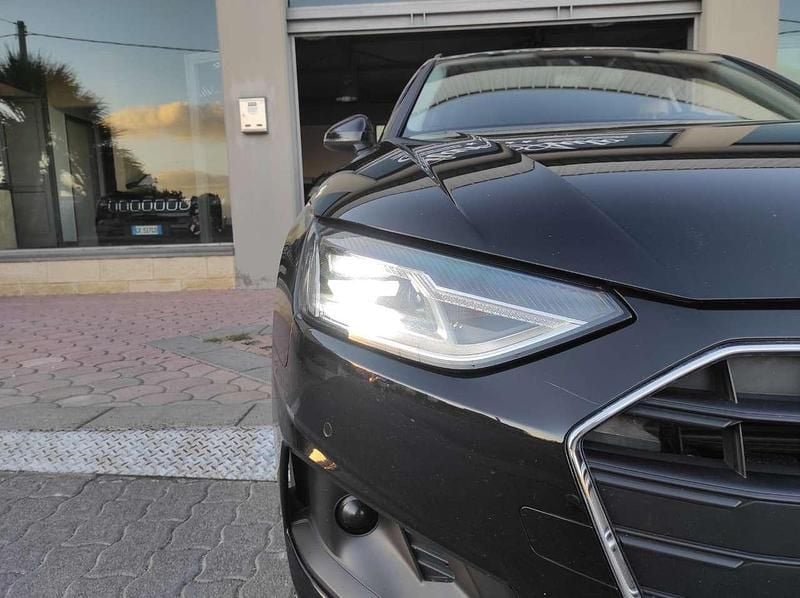Begagnad Audi A4 Business 136 HK (100 kW) 2022 Svart Kombi