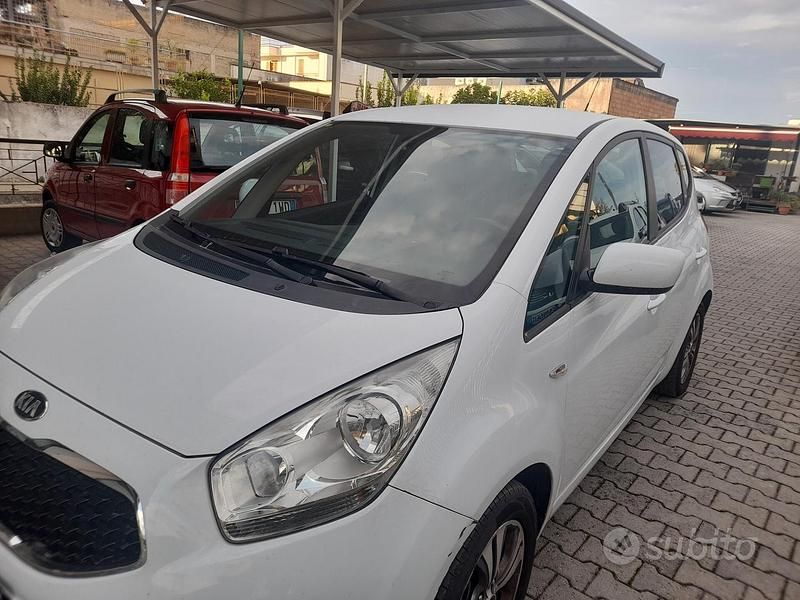 Usata Kia Venga 90 CV (66 kW) 2016 Bianco Utilitaria