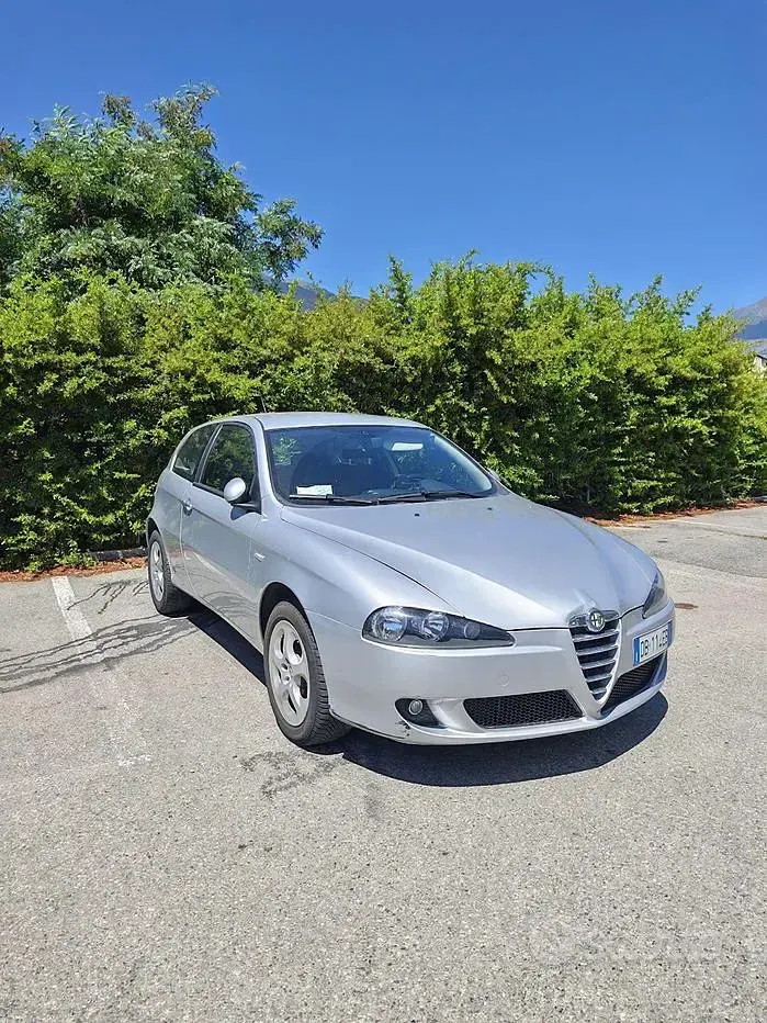 Usata Alfa Romeo 147 Progression 120 CV (88 kW) 2006 Grigio Utilitaria