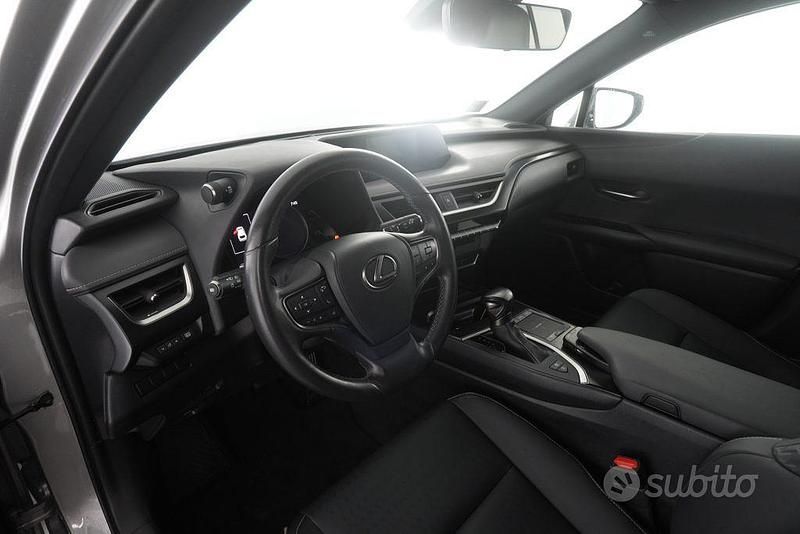 Usata Lexus UX 152 CV (111 kW) 2021 Grigio SUV